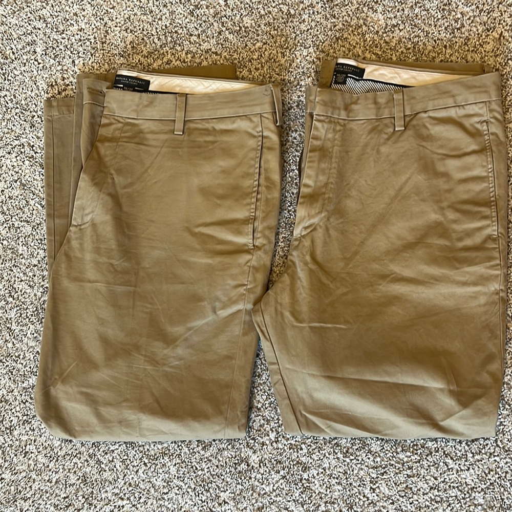 GUC Men's Banana Republic - 2 pairs Khaki Gavin Chino  - W36 L30
